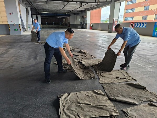 神牛资讯 台风“竹节草”来袭，南汇公交严阵以待护出行