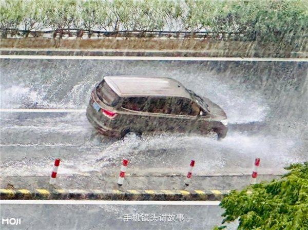 长红配资 当大暴雨遇上气象管家:墨迹天气如何重构极端天气应对决策
