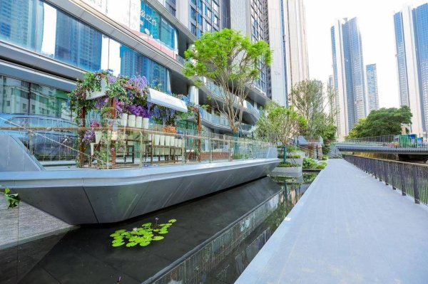 华信配资 家门口建起“亲水花园”！深铁为居民打造约2万平米生态景观带